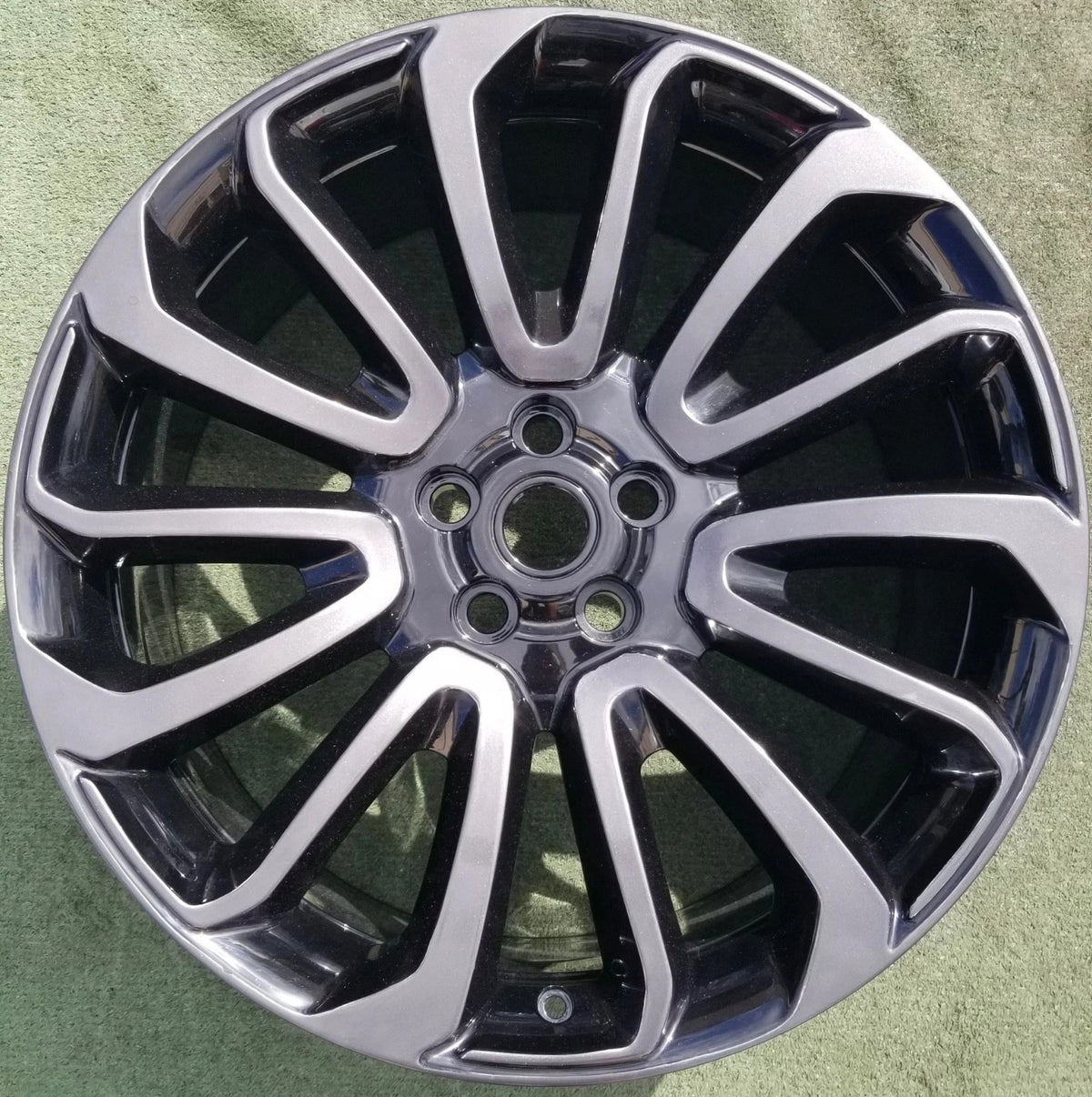 22" x 9.5" Land Rover Range Rover 2014-2022 Factory OEM Wheel Rim 72250