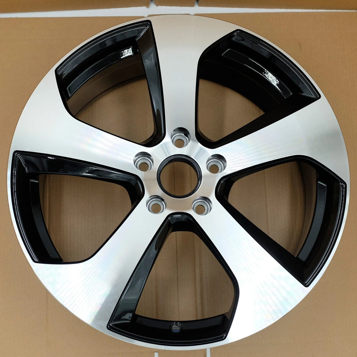 18x7.5 Volkswagen Golf Austin 2014 2015 2016 2017 2018 2019 2020 OEM Wheel Rim