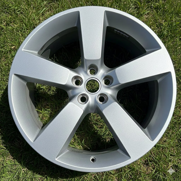Land Rover Defender 22 inch OEM wheel