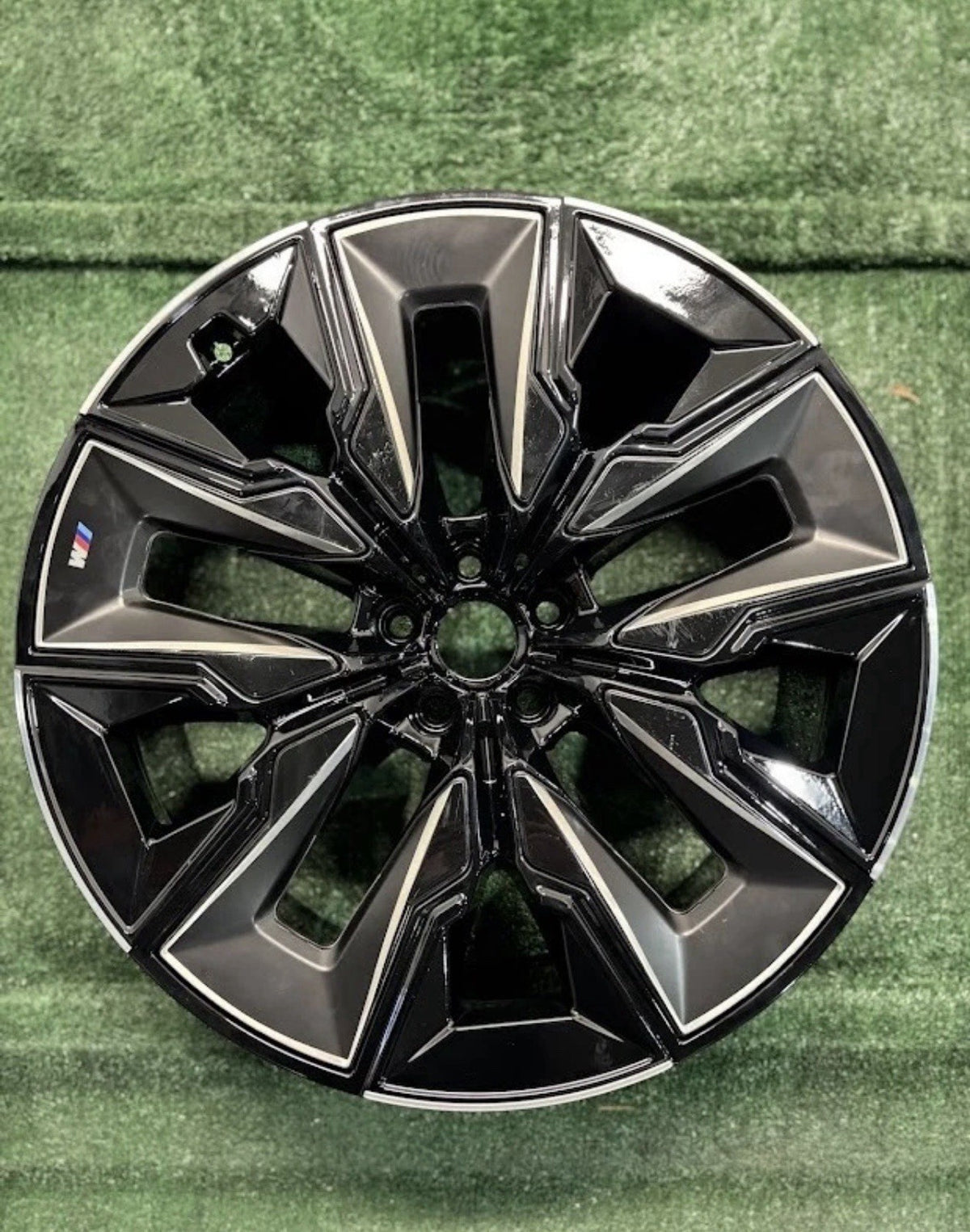 Reconditioned OEM Rear Aluminum Wheel 21x10.5 Machined Flange and Gloss Black